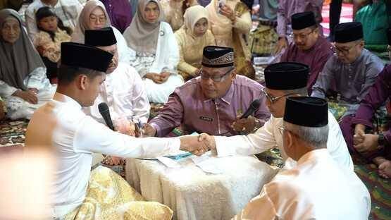 Berlangsung Khidmat, Kepala KUA Kec. Bengkalis Pimpin Prosesi Akad Nikah Putri Wakil Bupati Bengkalis