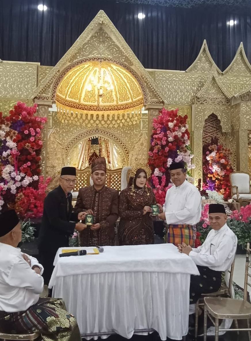 Ka. KUA Pekanbaru Pimpin Akad Nikah, Kasi Bimas Islam Kemenag Siak Jadi Saksi. 