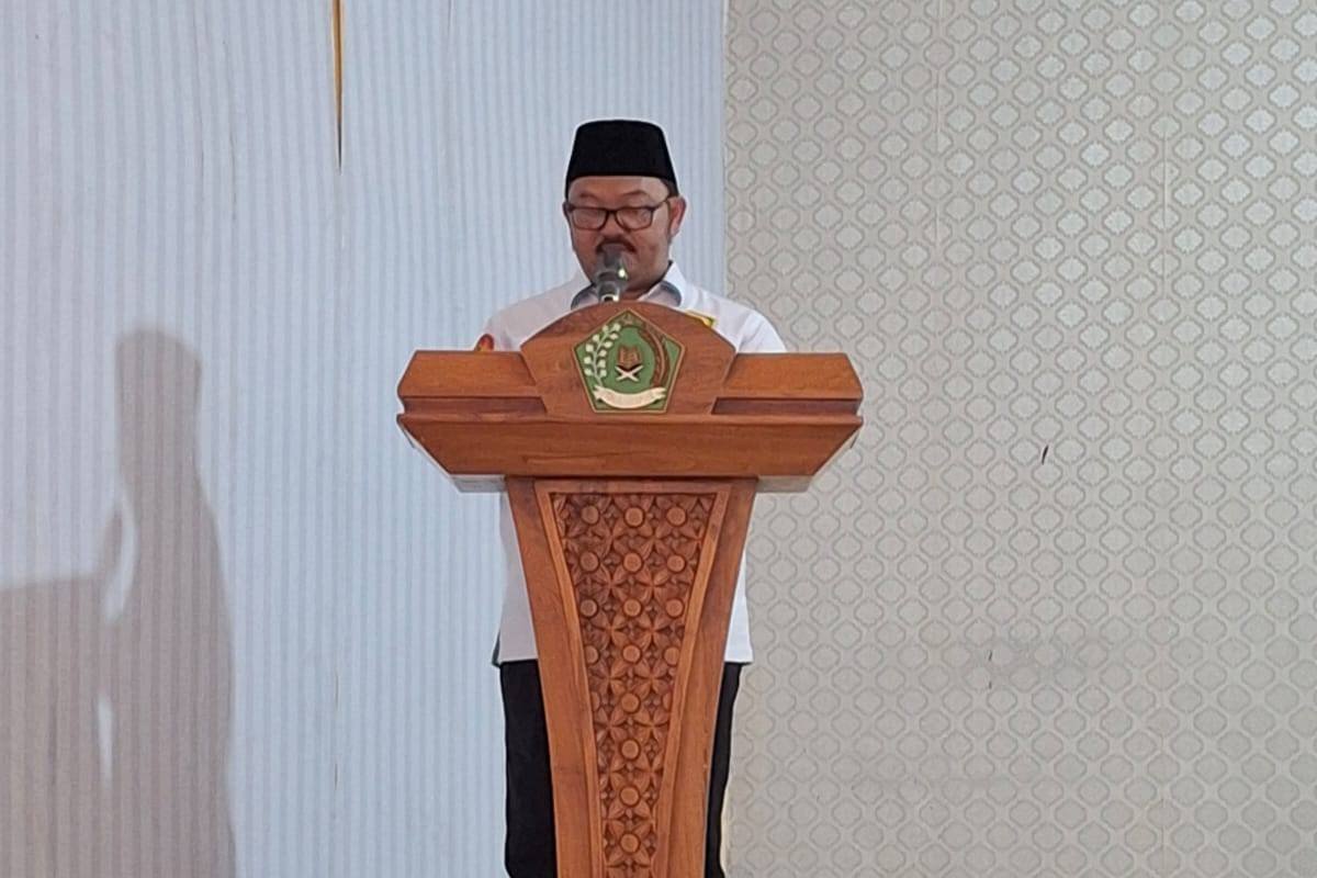 Kepala KUA Way Sulan Pimpin Doa pada Penandatanganan Perjanjian Kinerja dan Pakta Integritas 2026