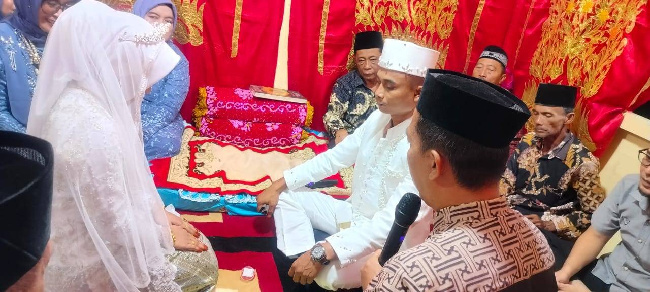 Penghulu KUA Pulau Pulau Batu Beri Kata Nasihat Dalam Acara Akad Nikah