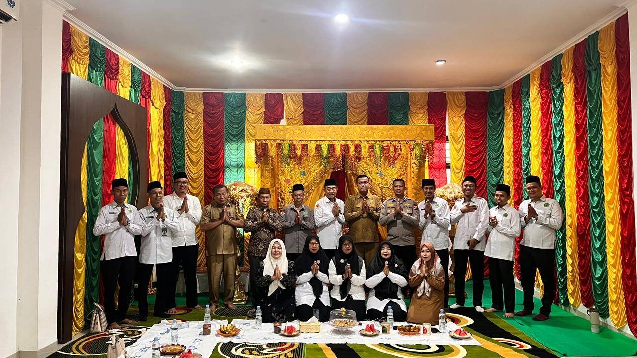 Camat dan Upika Hadiri Pisah Sambut Ka. KUA Pekanbaru Kota