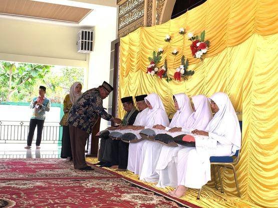 Kepala KUA Bengkalis Hadiri Tepuk Tepung Tawar Jemaah Haji 1447 H