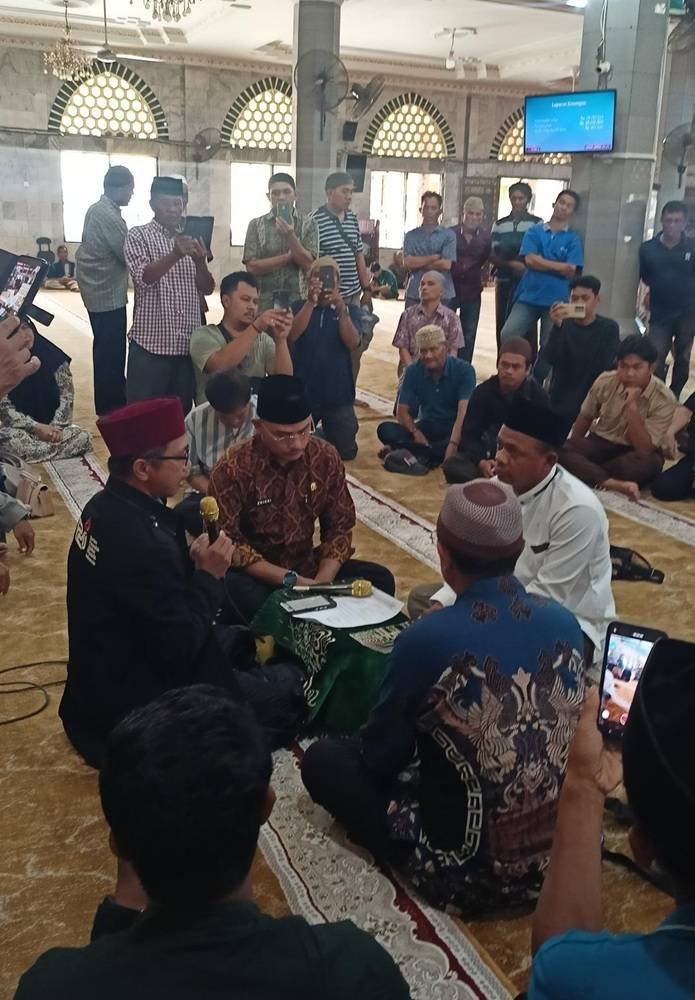 Wujudkan Pelayanan Umat, KUA Kuala Indragiri Bimbing Prosesi Mualaf di Masjid Agung Al-Huda
