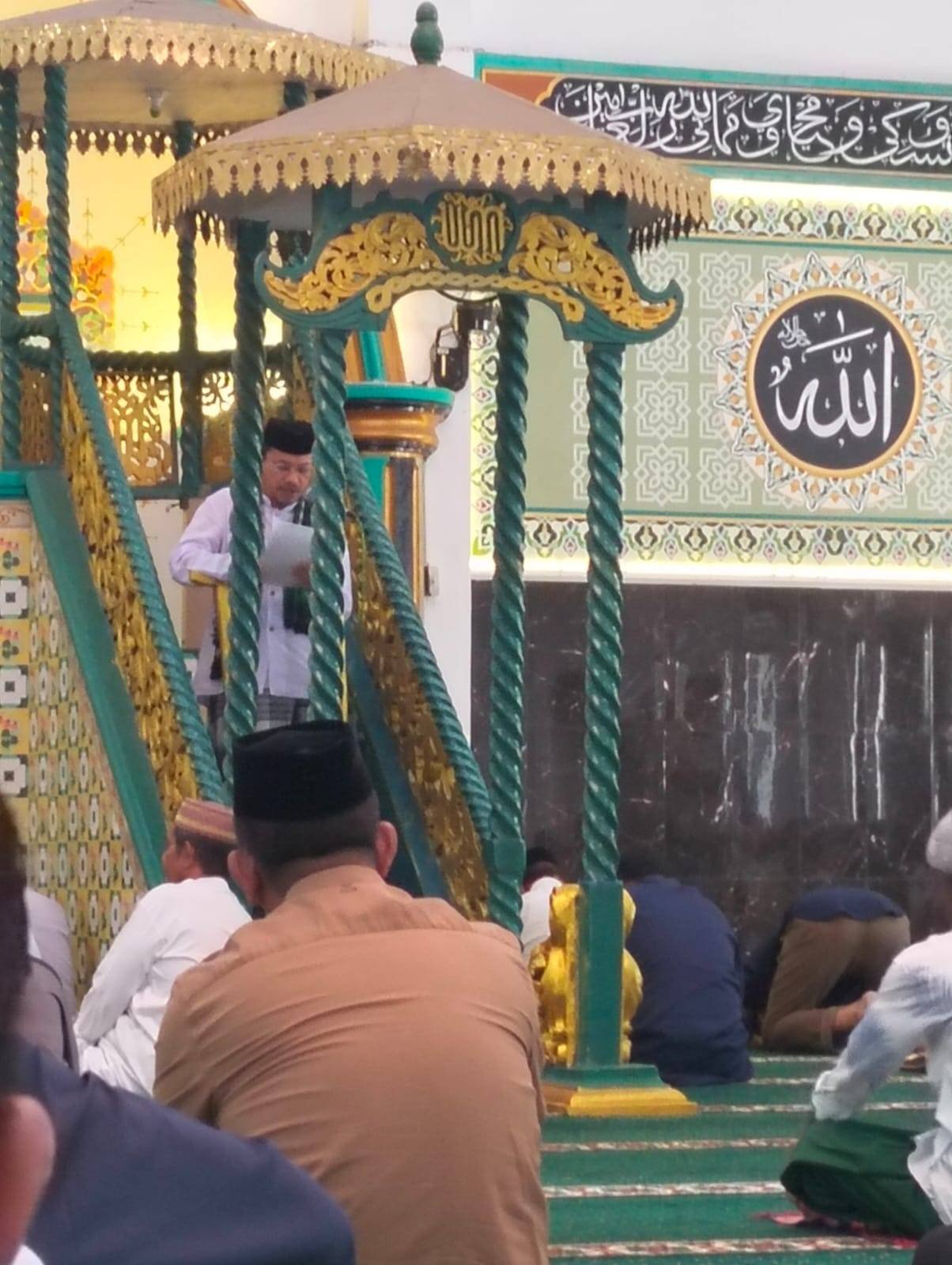 Ketua APRI Gorontalo Hasan Dau Sampaikan Khutbah Jumat di Masjid Besar Ar Rahman Talaga