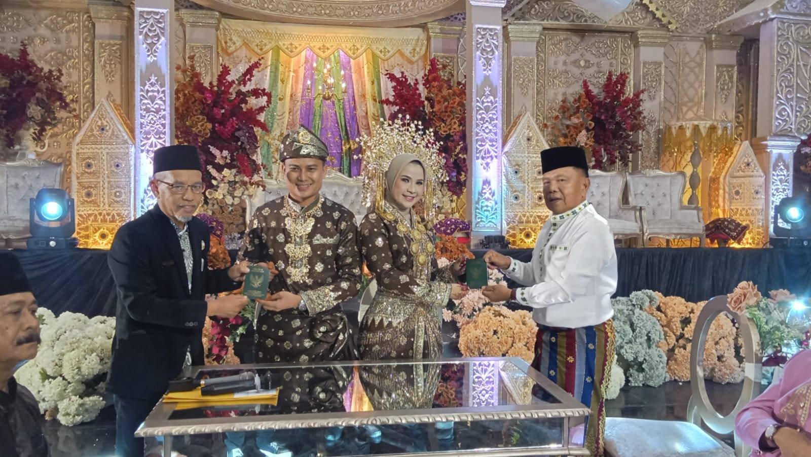 Ka. KUA Pekanbaru Kota Pimpin Akad Nikah, Bupati Kepulauan Meranti Menjadi Saksinya.