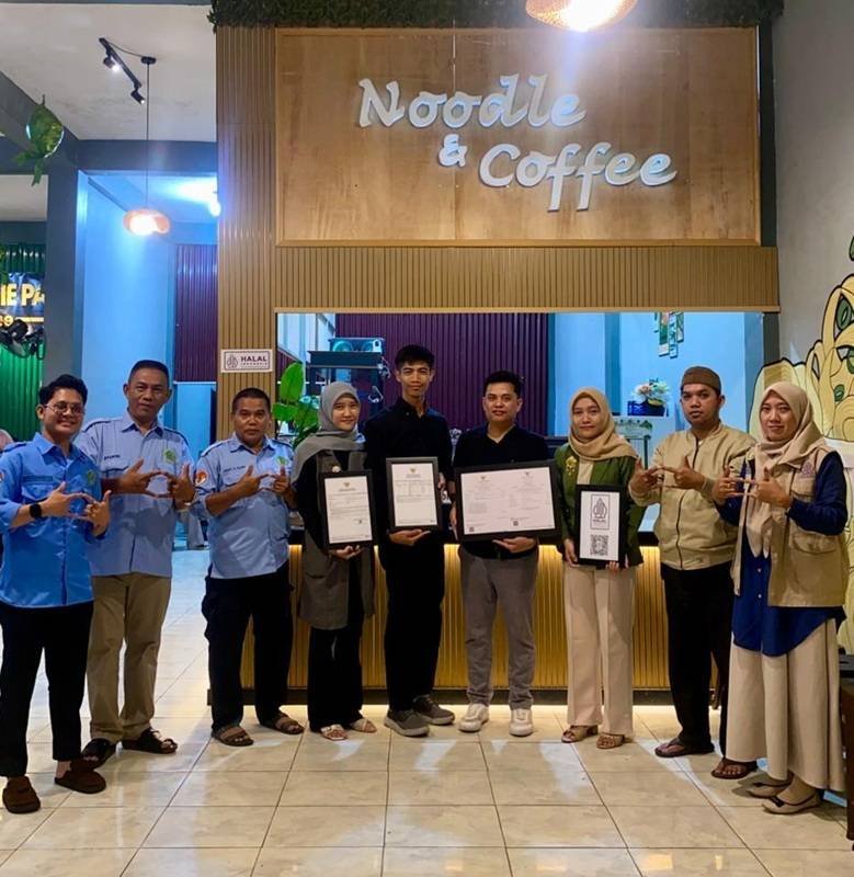 Kepala KUA Tualang Hadiri Penyerahan Sertifikat Halal UMKM di Perawang Barat