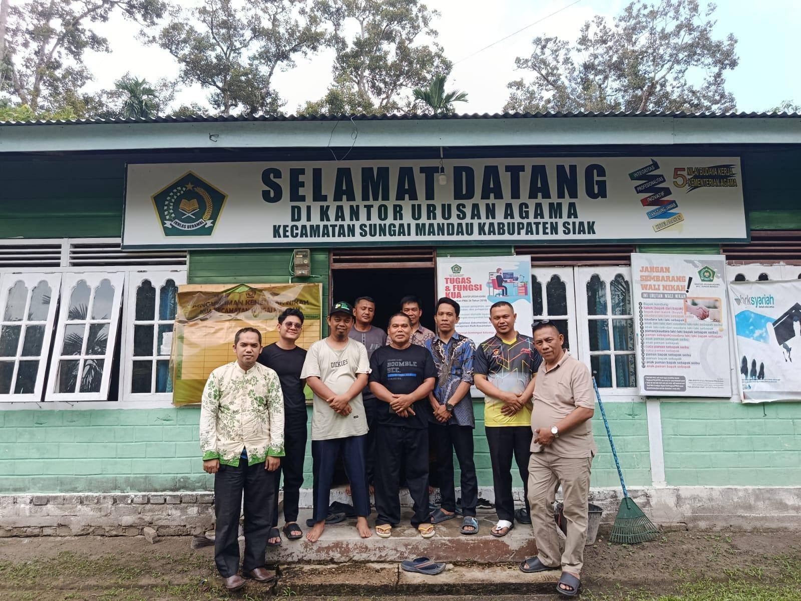 Penghulu KUA Tualang Laksanakan Kunjungan Silaturahmi dan Penguatan Sinergi ke KUA Sungai Mandau