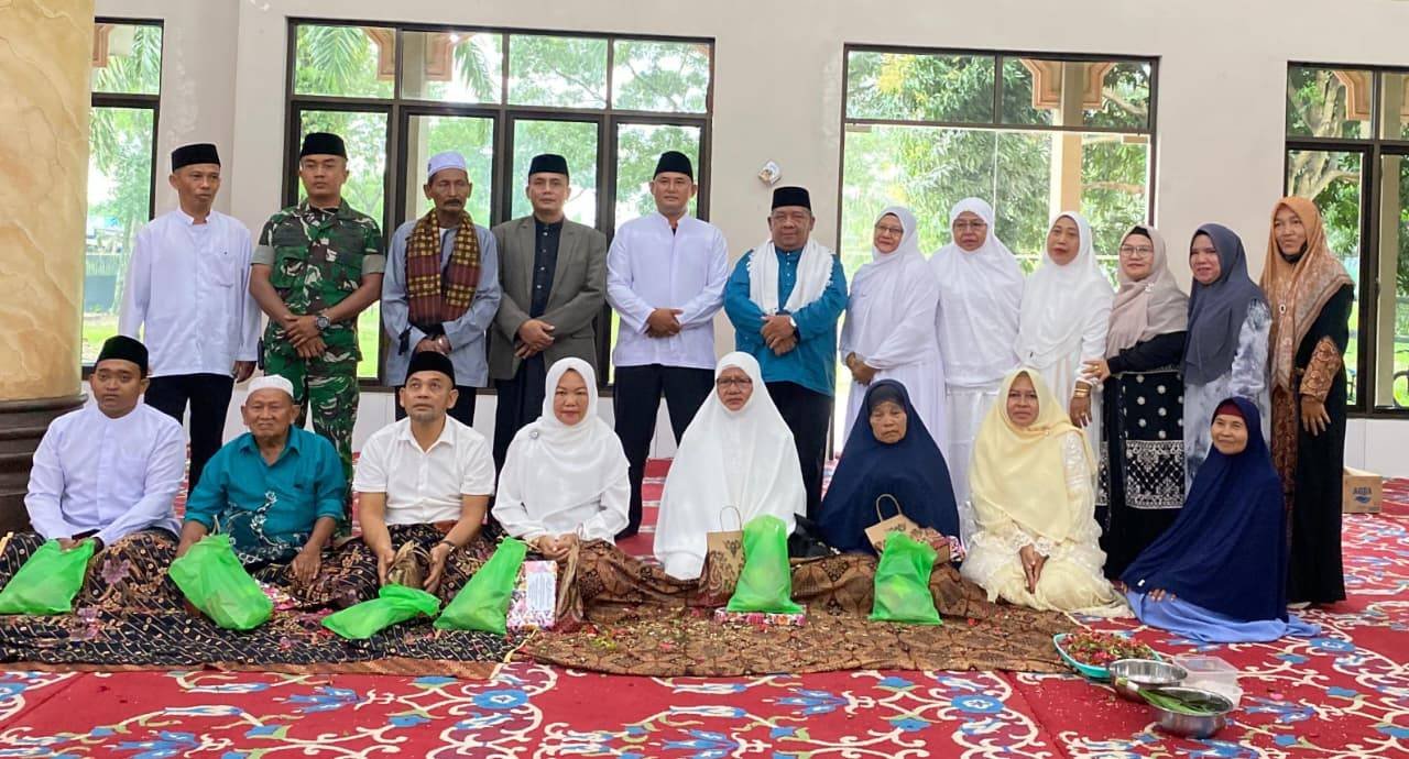 Lepas 6 Calhaj, Ka. KUA Sei Bingai: Jaga Kesehatan dan Nama Baik Jemaah Haji Indonesia