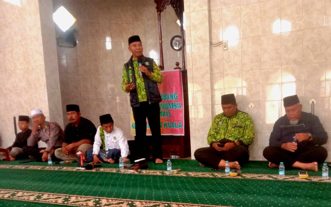Ka. KUA Salapian Pembicara Penguatan Ekonomi Berbasis Masjid Pada Muscam DMI Kuala 