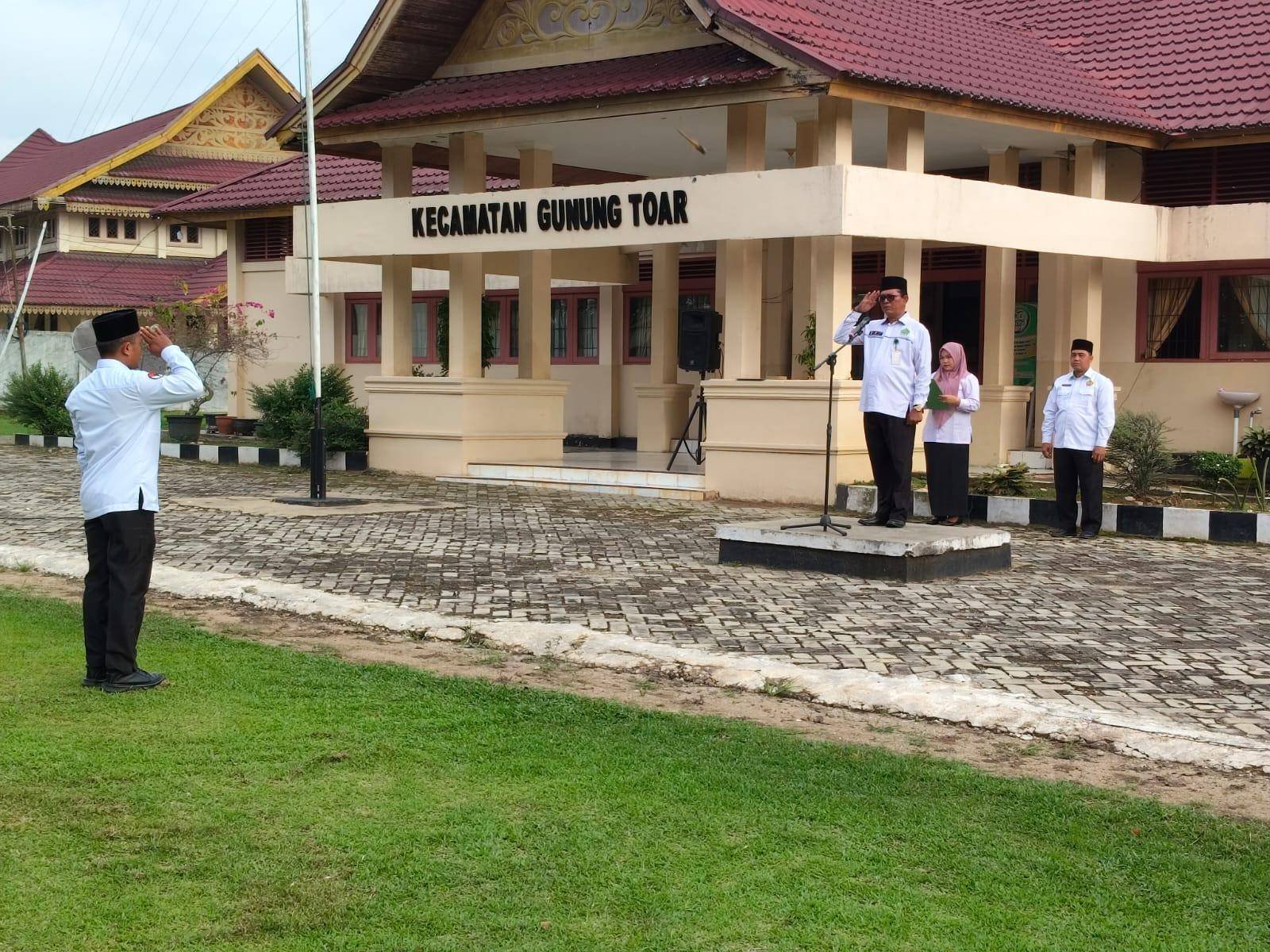 Apel Pagi di Kantor Camat Gunung Toar: Ka KUA Bertindak Sebagai Pembina
