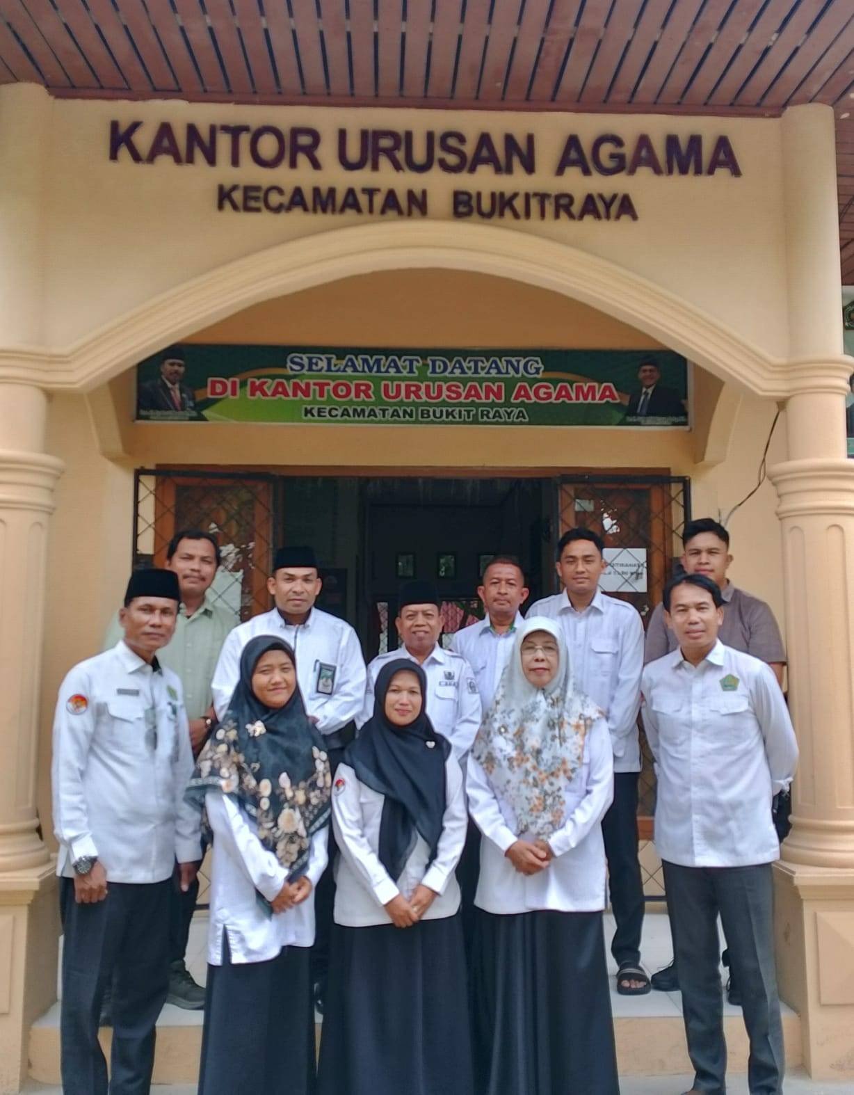 DENSUS 88 POLRI KUNJUNGI KUA BUKIT RAYA