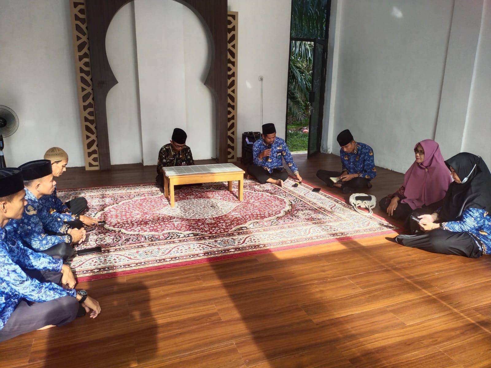 KUA Sentajo Raya Lakukan Pembinaan Mental dan Rohani