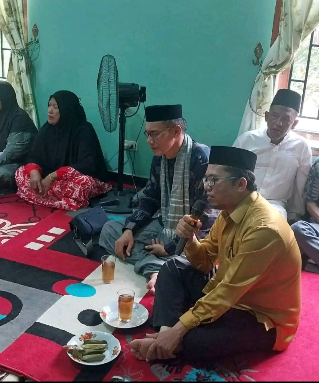Ka. KUA Bandar Pasir Mandoge Berikan Arahan dalam Pelepasan Jamaah Haji Dusun II Desa BP. Mandoge