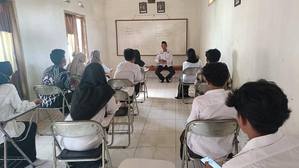 KUA Metro Kibang Motivasi Peserta Pendidikan Kesetaraan