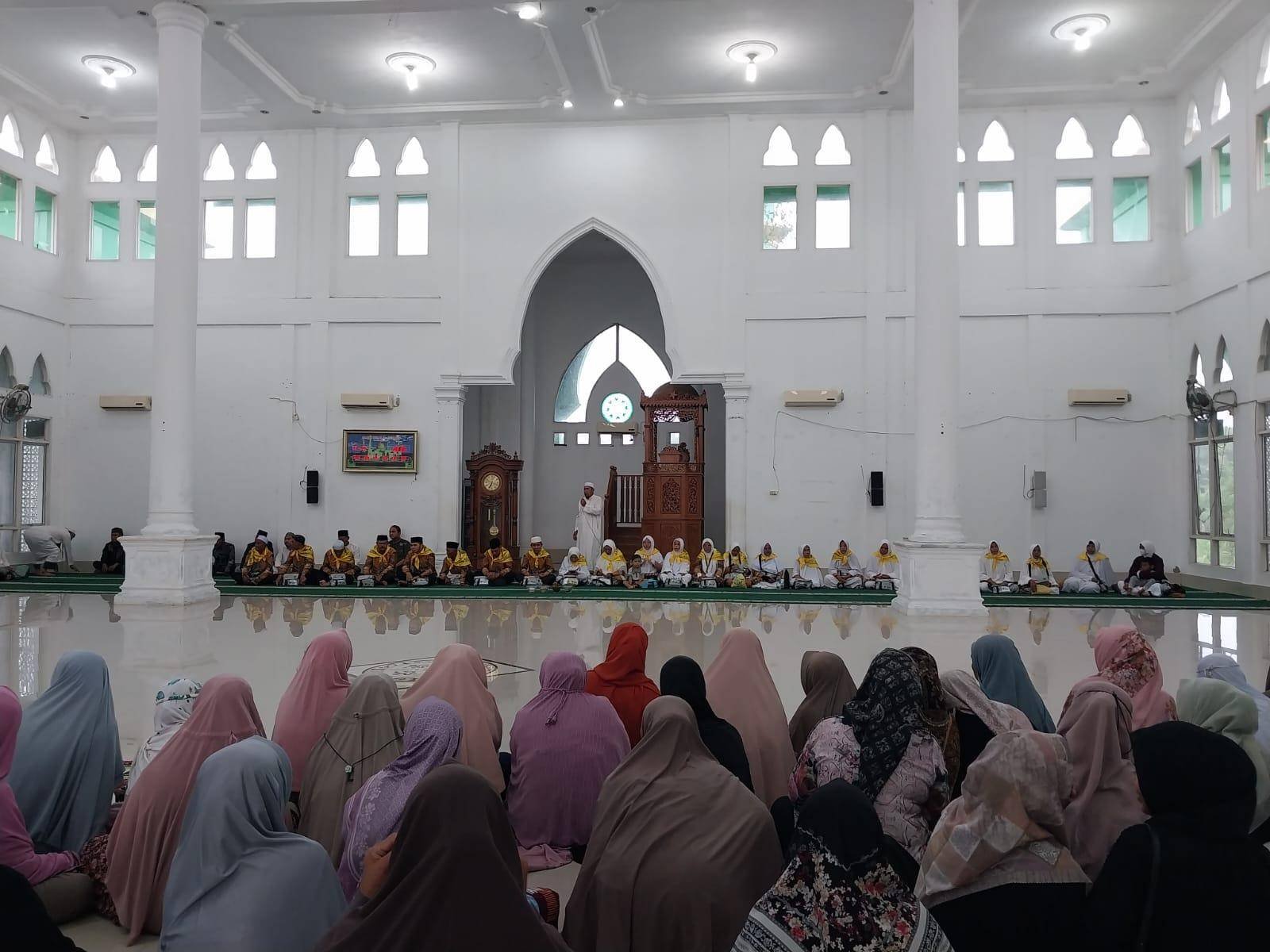 Penghulu KUA Kubu, Khalil Fajri Dampingi Pemberangkatan 24 JCH, Harapan Pulang Mabrur Mengiringi