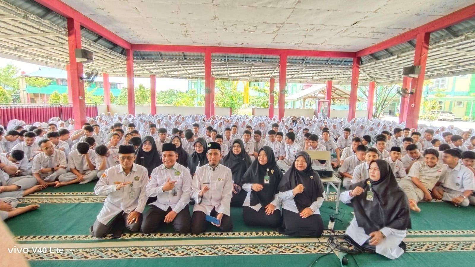 KUA Binawidya Menyapa Siswa dalam Program Goes to School di MAN 3 Pekanbaru