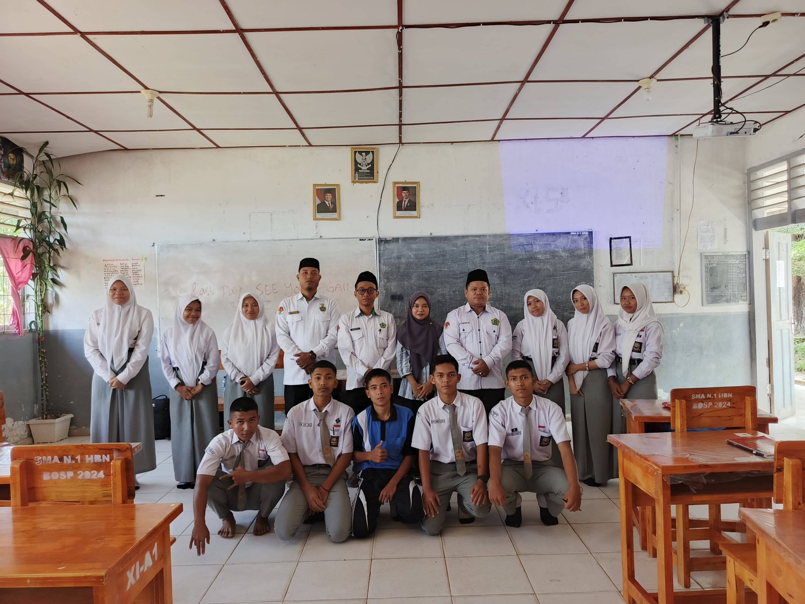 KUA Habinsaran Gelar BRUS di SMAN 1 Parsoburan: Edukasi Cegah Pernikahan Anak dan Bangun Karakter Remaja