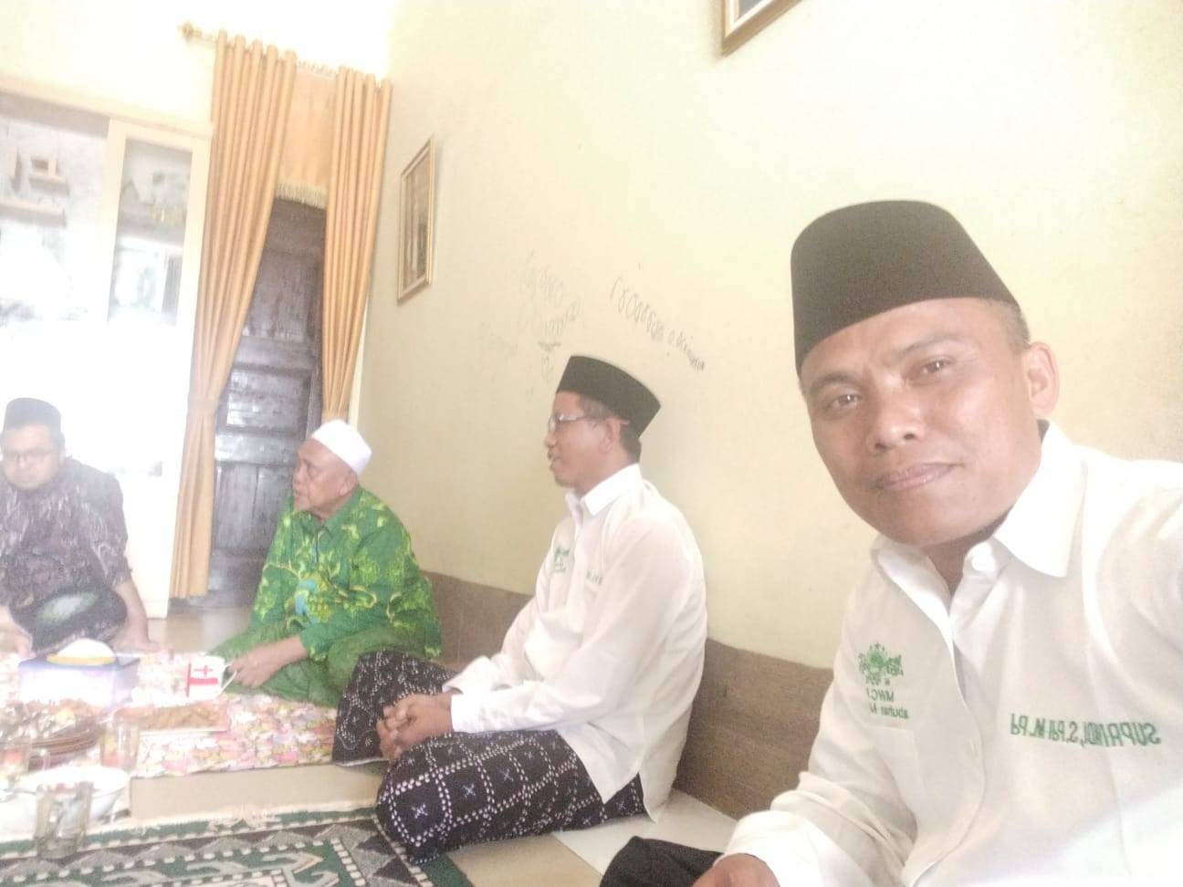 Penghulu KUA Labuhan Maringgai Terima Kunjungan Sesepuh NU
