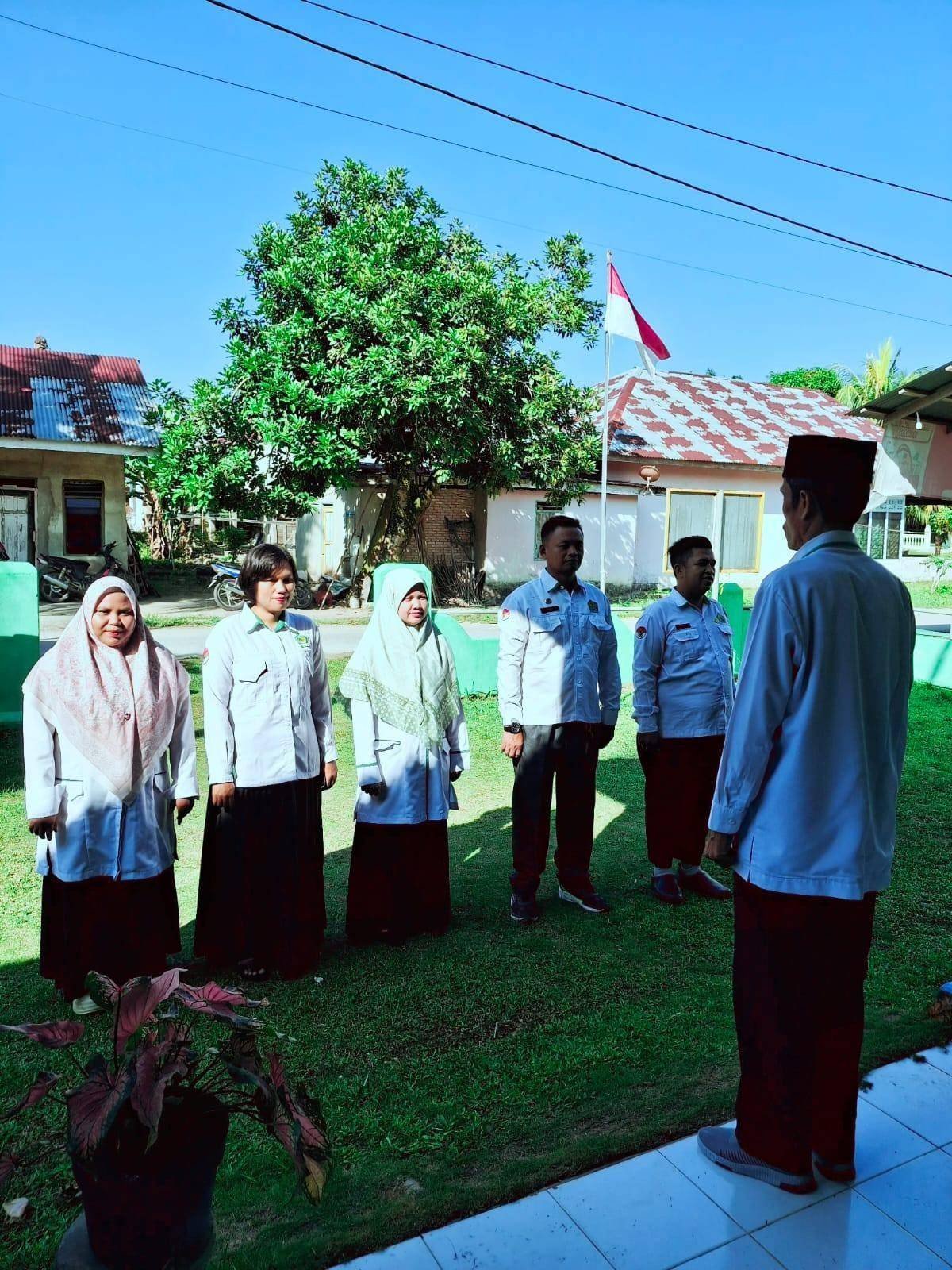 Apel Pagi KUA Bunut, Kepala KUA Ajak Pegawai Tingkatkan Kinerja dan Integritas