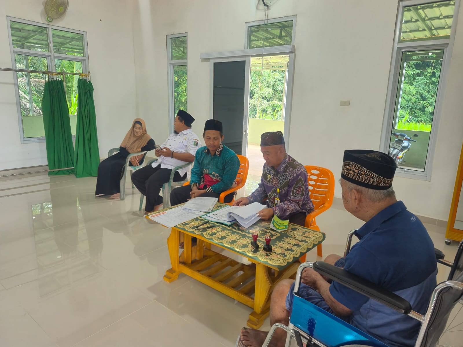 Kepala KUA Sekampung Pimpin Ikrar Wakaf di Dua Desa