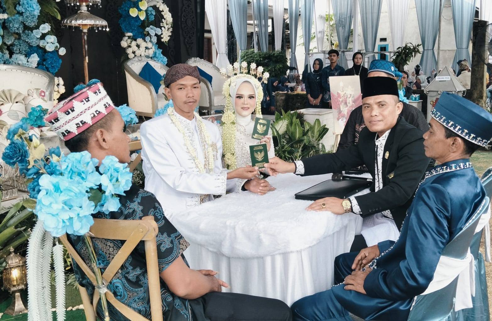 Penghulu KUA Labuhan Maringgai Pimpin Akad Nikah