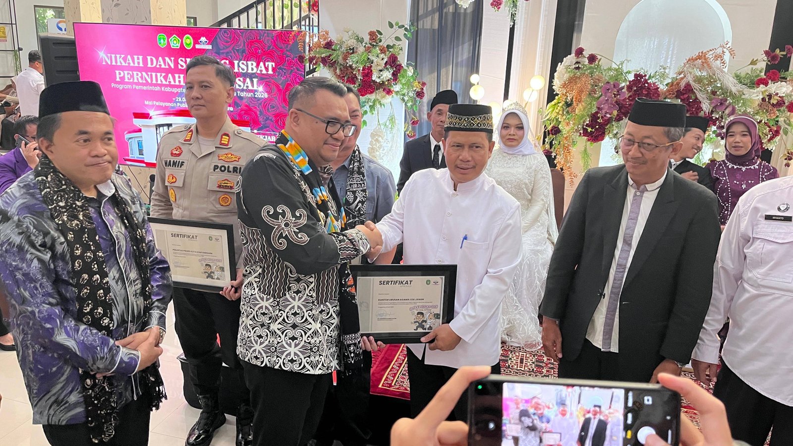 APRI Kaltim Dukung Legalitas Pernikahan: 61 Pasangan Ikuti Nikah dan Isbat Massal di Kutai Kartanegara