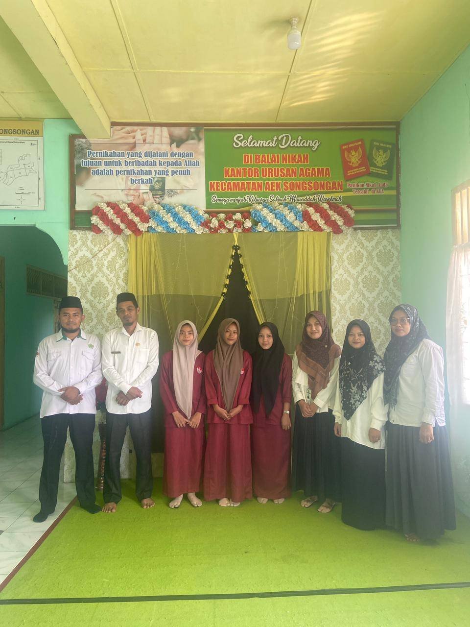 KUA Aek Songsongan Lepas Siswi PKL SMK Triyadikayasa