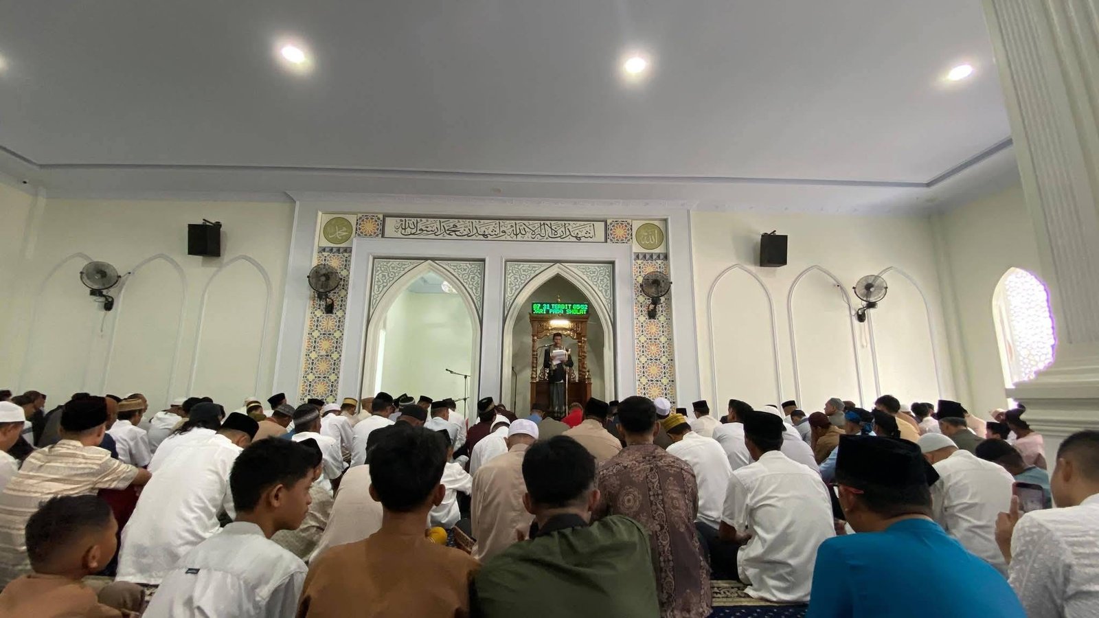 Masjid Besar Al-Muhajirin : Kepala KUA Kota Tengah H. Marton Abdurrahman Tekankan Etika Digital di Era Media Sosial