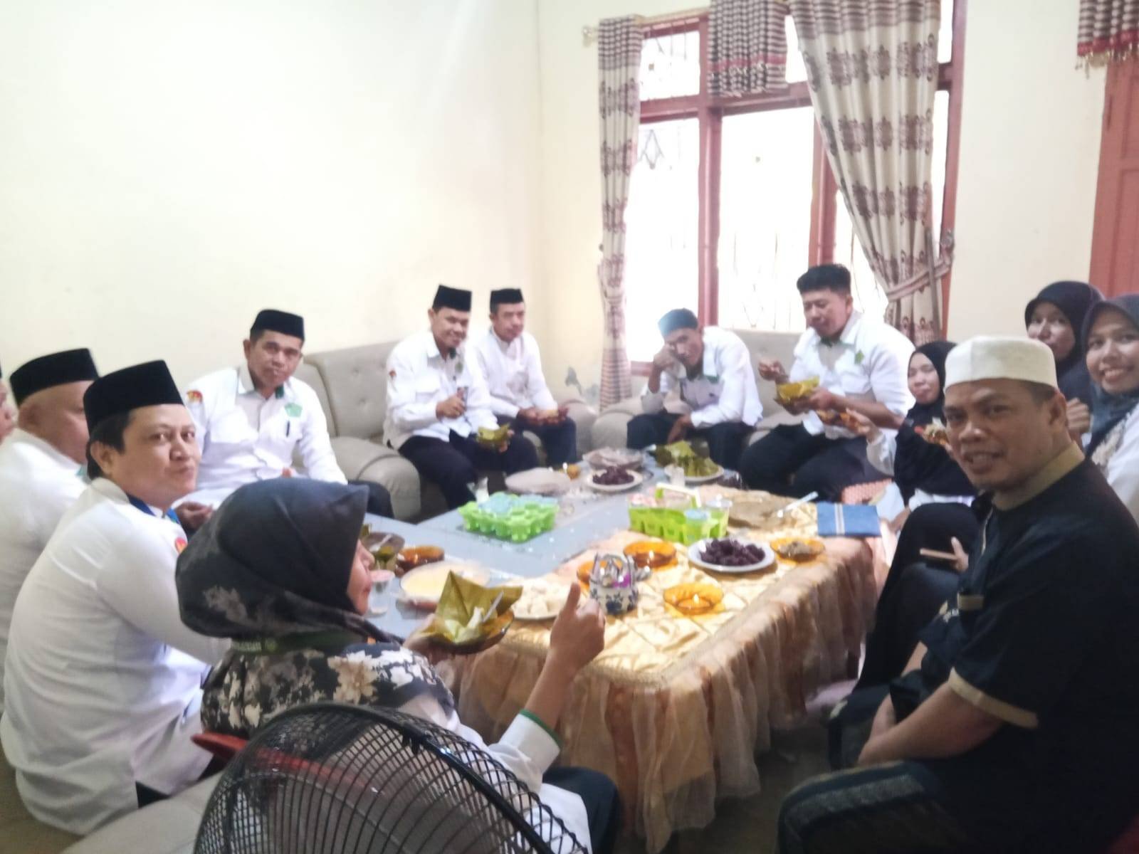 Silaturahmi dan Doa Bersama, Penghulu Kunjungi Penyuluh Calon Jemaah Haji