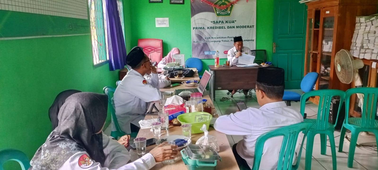 Kepala KUA Pasir Sakti Gelar Rakor Pegawai