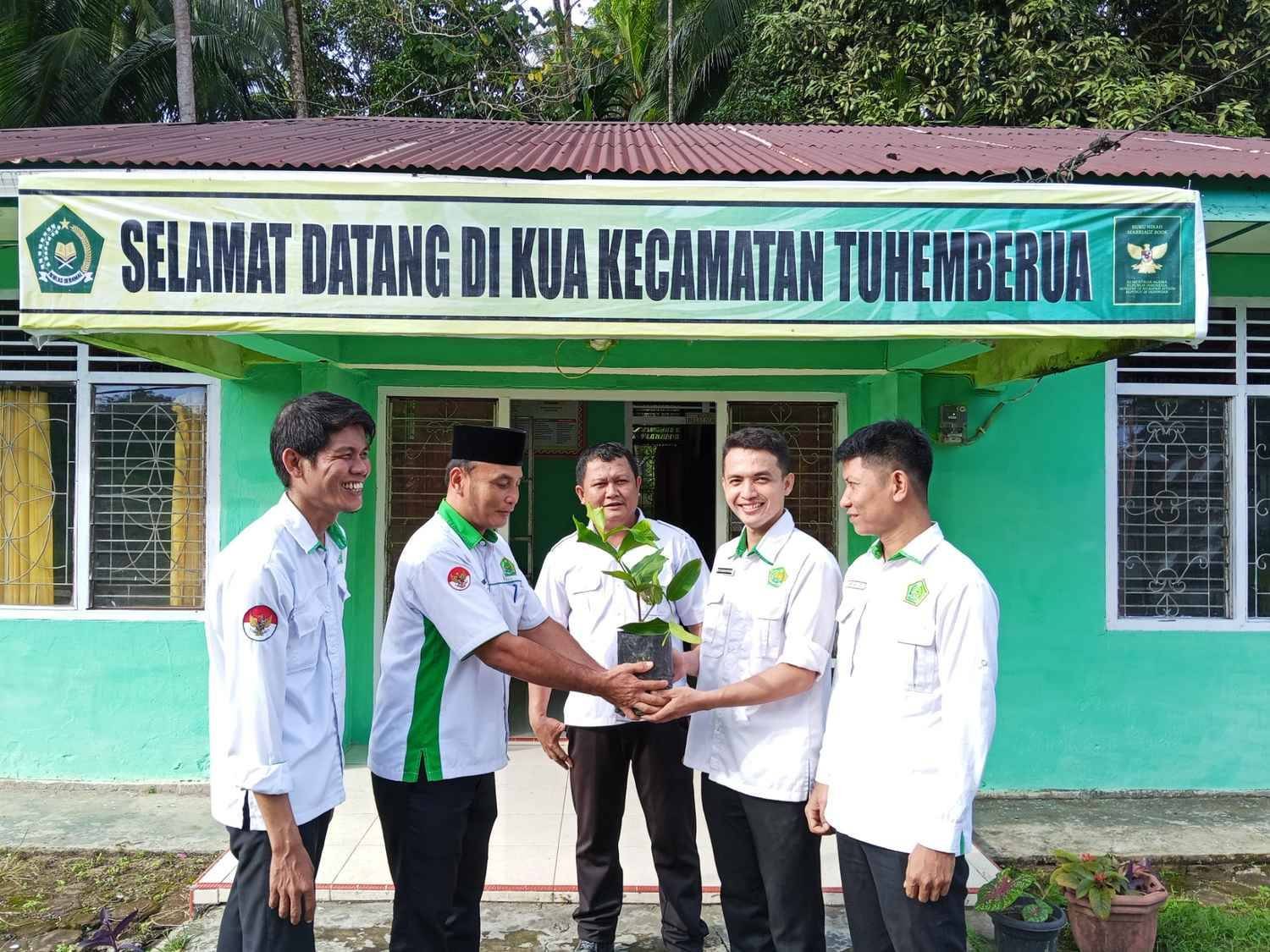 Gerakan KUA Asri di KUA Tuhemberua: Ekoteologi Jadi Aksi Nyata