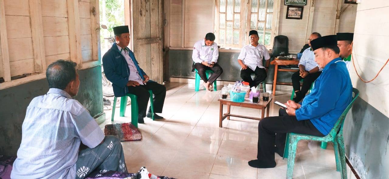 Tunjukkan Empati, Ka. KUA se-Nias Utara Silaturrahmi ke Plt. Kepala KUA Alasa