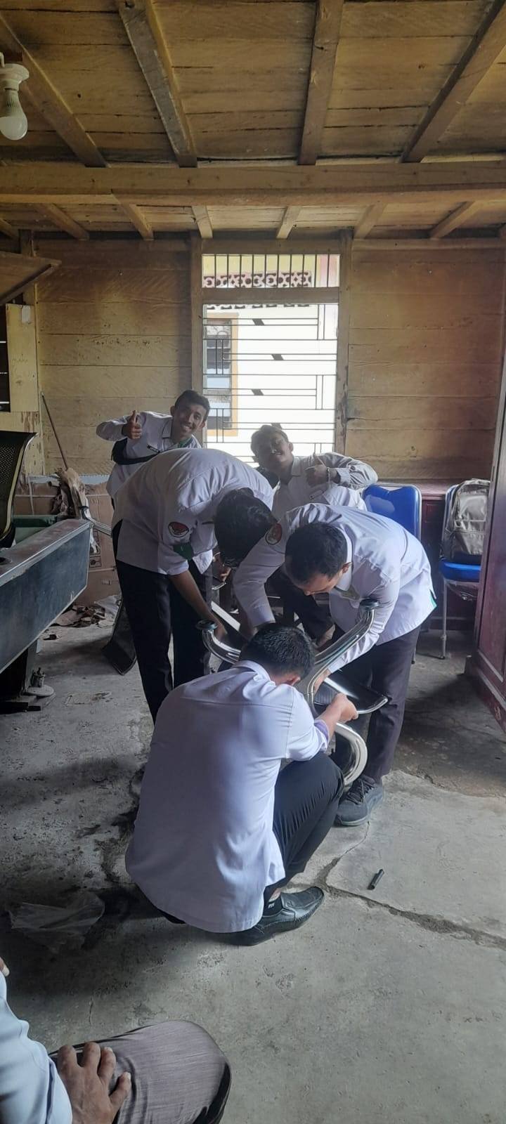 KUA Alasa Lakukan Penataan Ulang Ruang Kerja untuk Tingkatkan Pelayanan