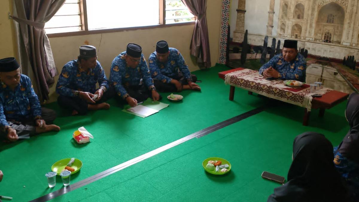 Tingkatkan Profesionalisme ASN, Ka. KUA Tanah Putih Gelar Rapat Teknis