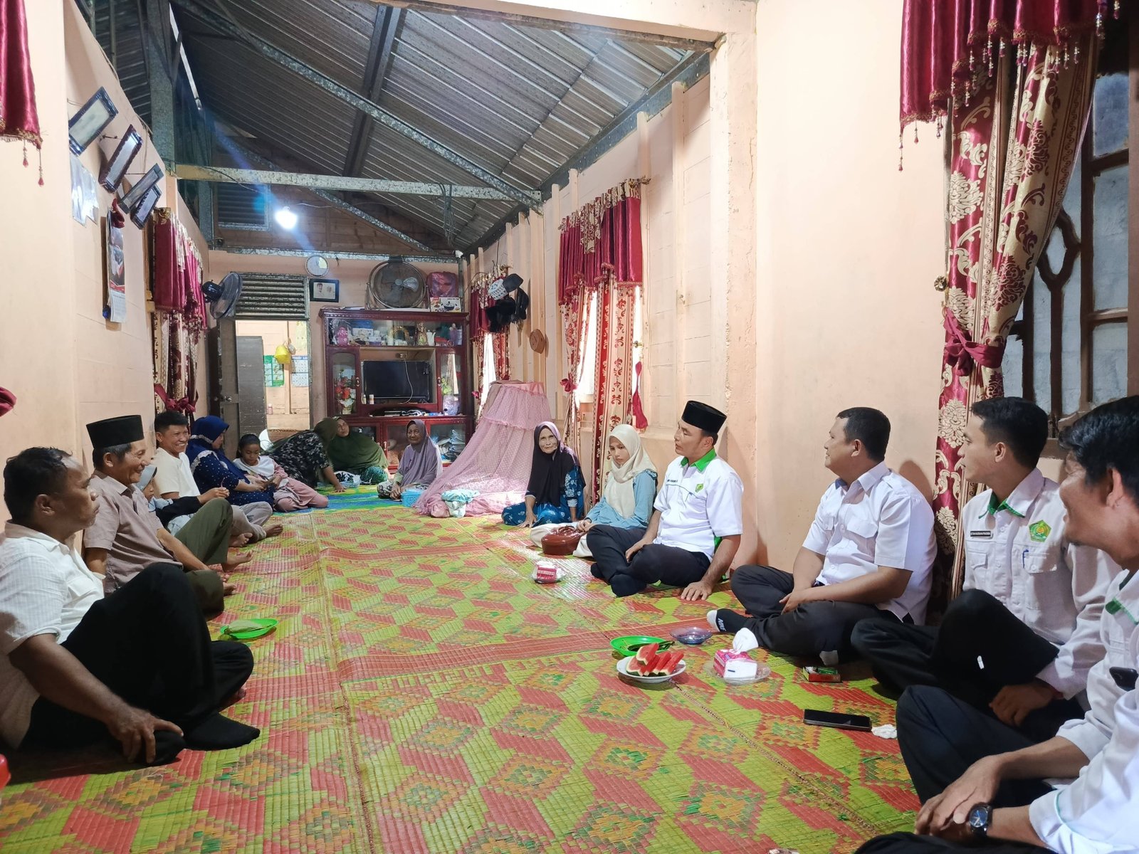 Silaturahmi KUA Tuhemberua di Lahewa, Wujud Kekeluargaan Antar Pegawai