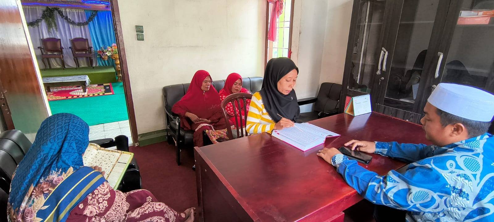 KUA Tigabinanga Perangi Buta Aksara Al-Qur'an, Hadirkan Tahsin Inklusif Untuk Orang Tua
