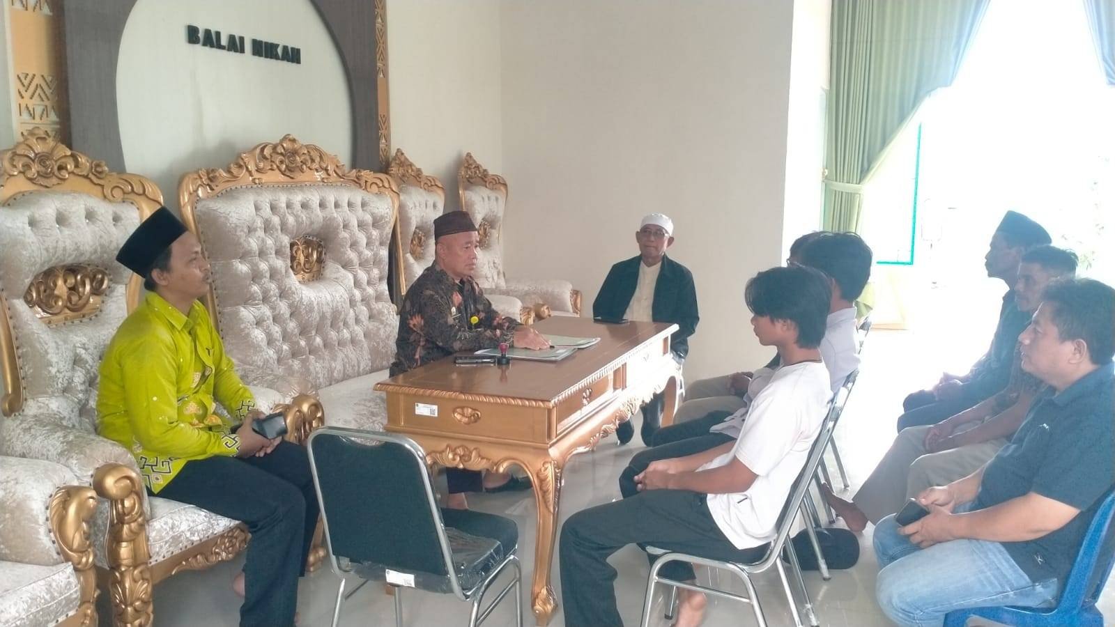 Kepala KUA Sekampung Pimpin Ikrar Wakaf Dua Masjid