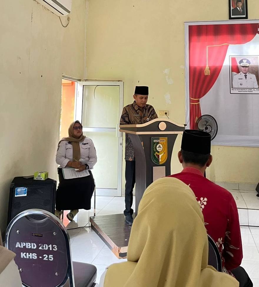Penghulu KUA Kecamatan Kuantan Hilir Seberang Dipercaya Memimpin Doa pada Pelantikan PAW BPD Desa Lumbok