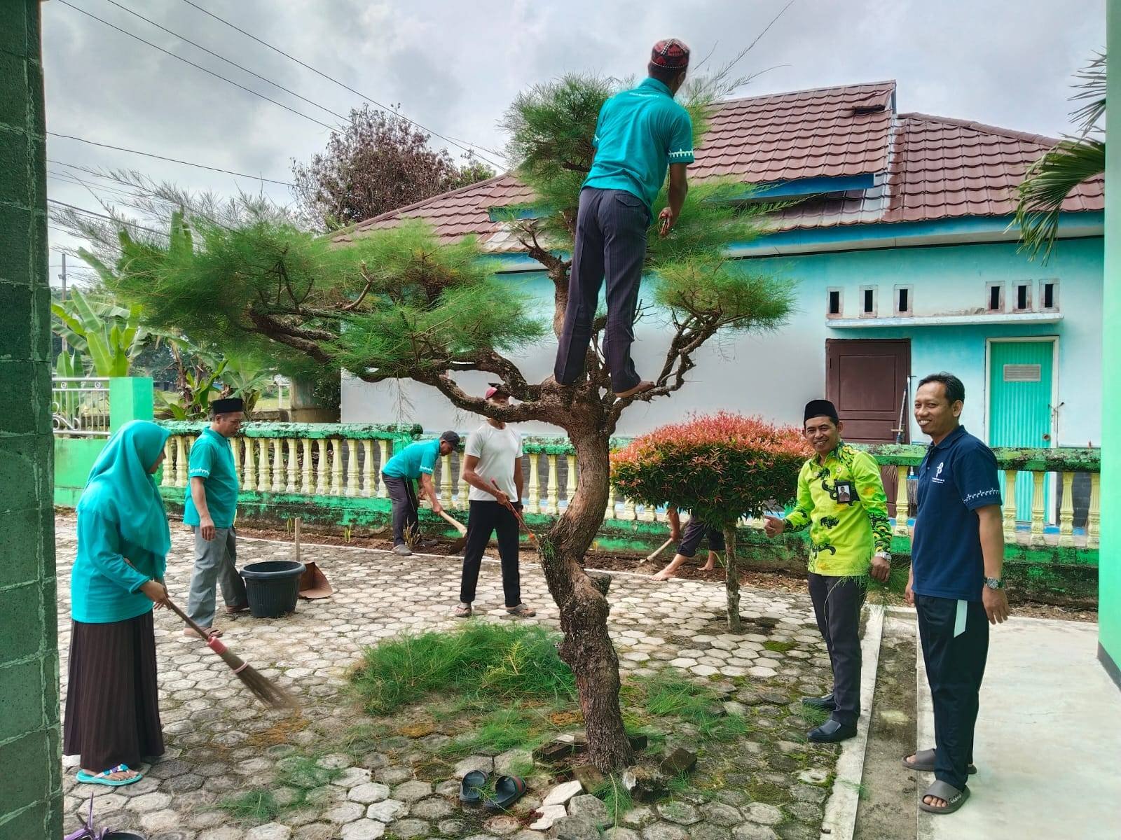 KUA Raman Utara Intensifkan GEMAH ASRI Setiap Jumat