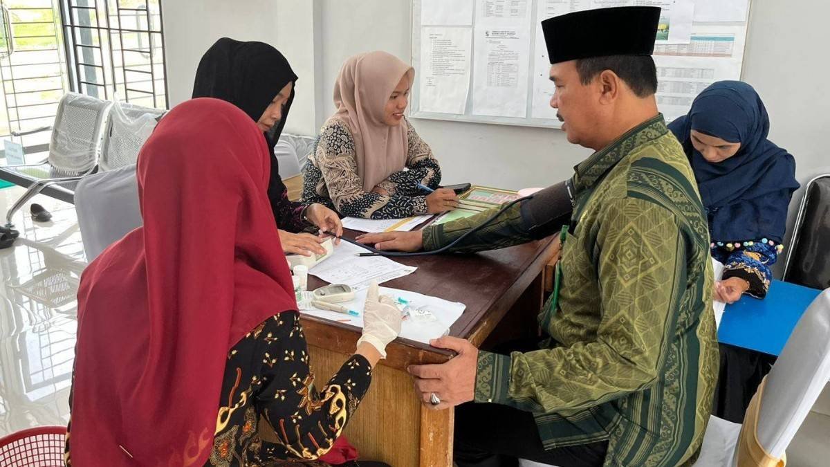 KUA Bandar Petalangan Gandeng Puskesmas Laksanakan Pemeriksaan Kesehatan Pegawai