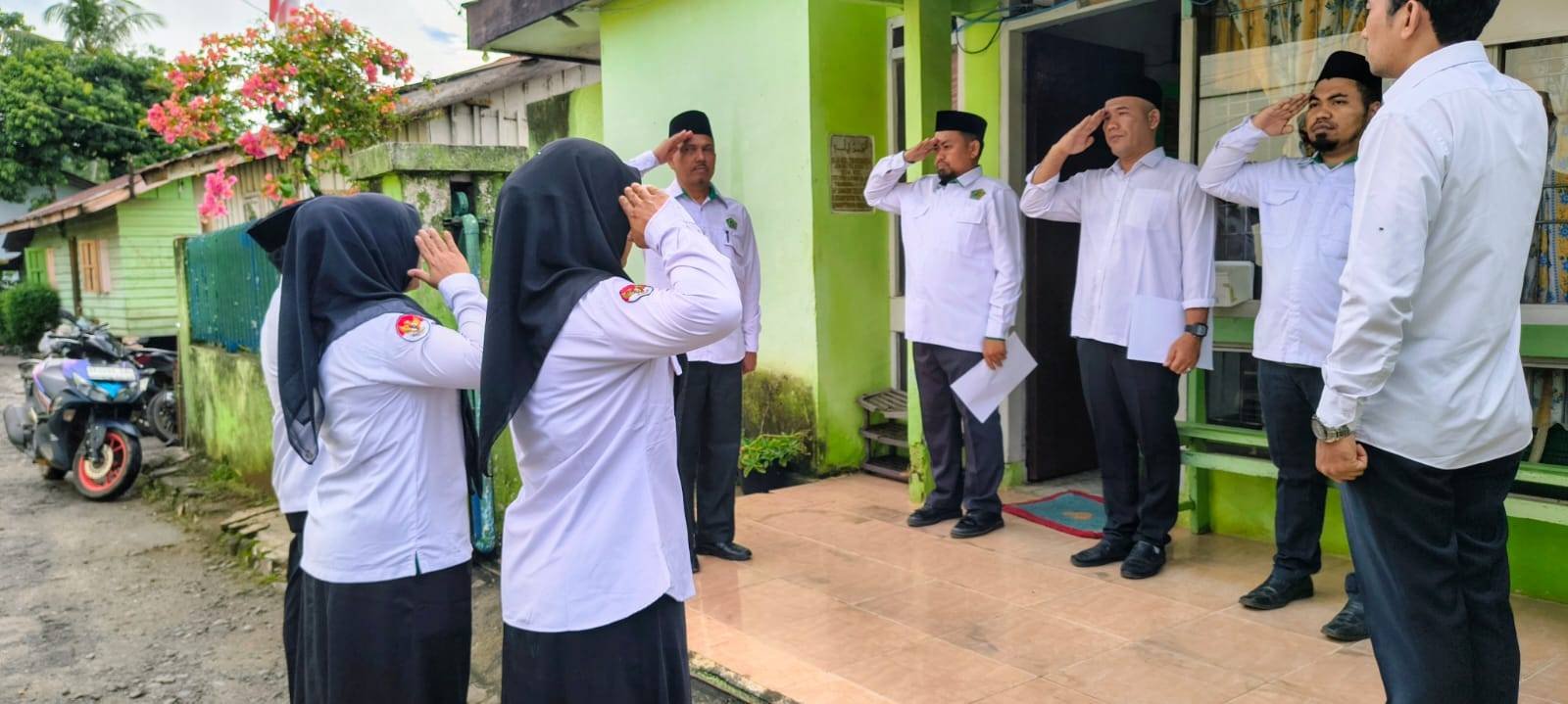 KUA Tigabinanga Gelar Apel Pagi, Kepala KUA Ingatkan Pentingnya Kedisiplinan