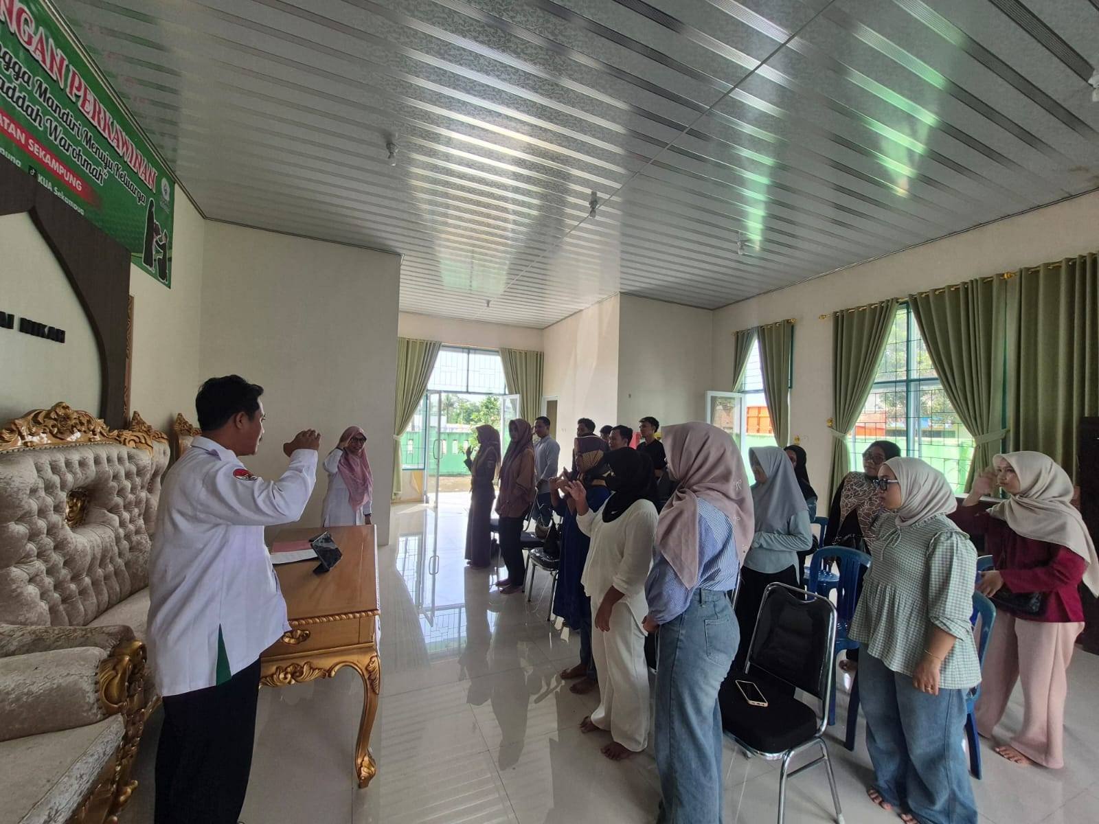 KUA Sekampung Gelar Suscatin untuk 9 Pasangan Calon Pengantin