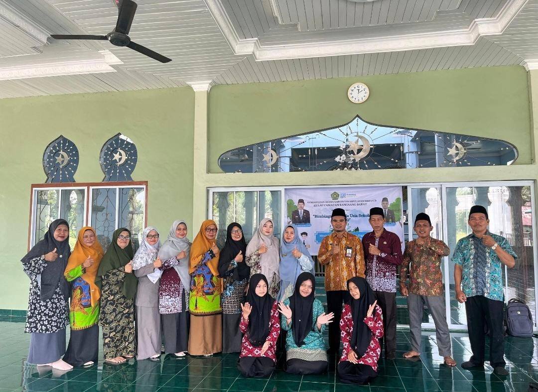 KUA Rangsang Barat Gelar BRUS, Siswa MTsN 2 Dibekali Pendidikan Karakter