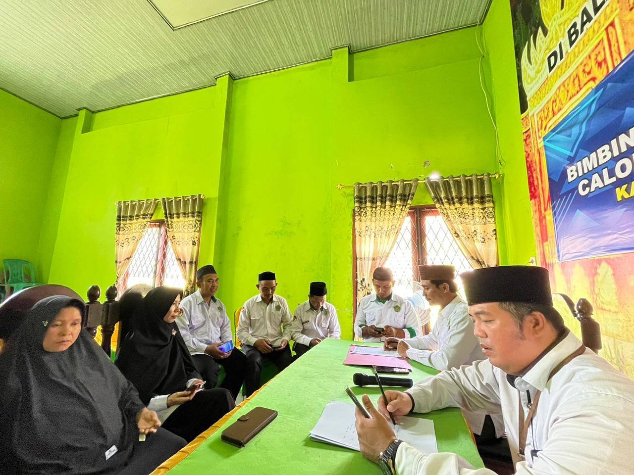 KUA Jabung Gelar Rapat Koordinasi Bulanan Bersama Penyuluh dan Staf