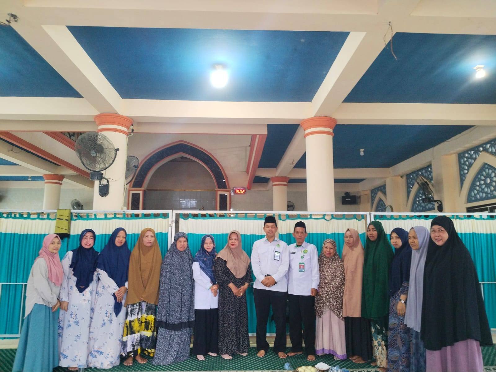 Penguatan Pemahaman Agama, Kepala KUA Isi Kajian Fikih di Majelis Taklim Bonti-Bonti Kepala KUA Bonti-Bonti Bina Jamaah Majelis Taklim melalui Kajian Fikih