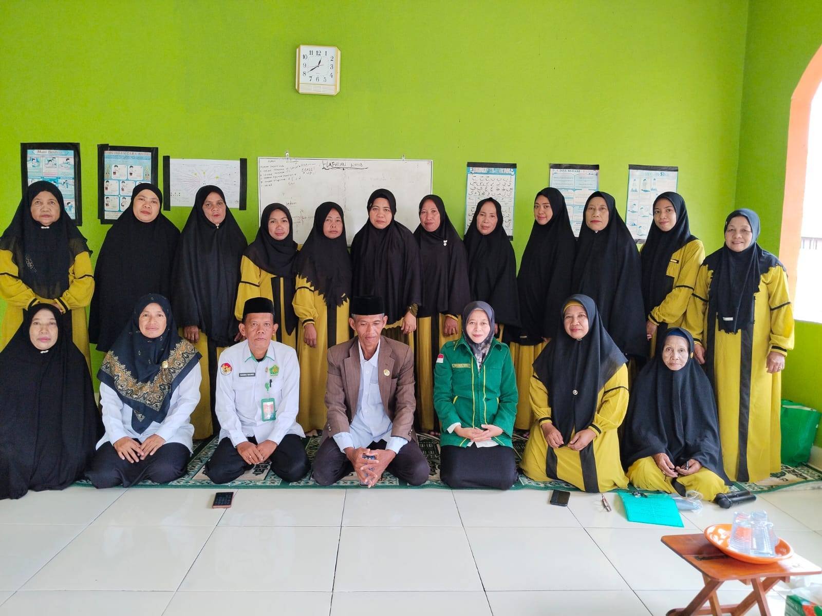 Penghulu dan Penyuluh KUA Bantimurung Bersinergi Berikan Pembinaan Ibadah kepada Majelis Taklim Nurul Karim Bantimurung