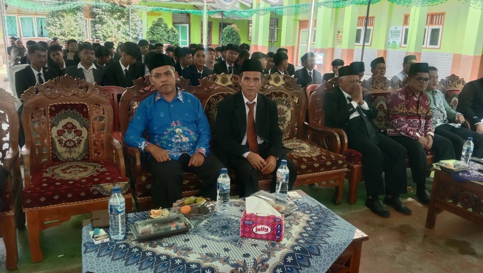 Penghulu KUA Sekampung Hadiri Wisuda dan Harlah SMK Al Asror