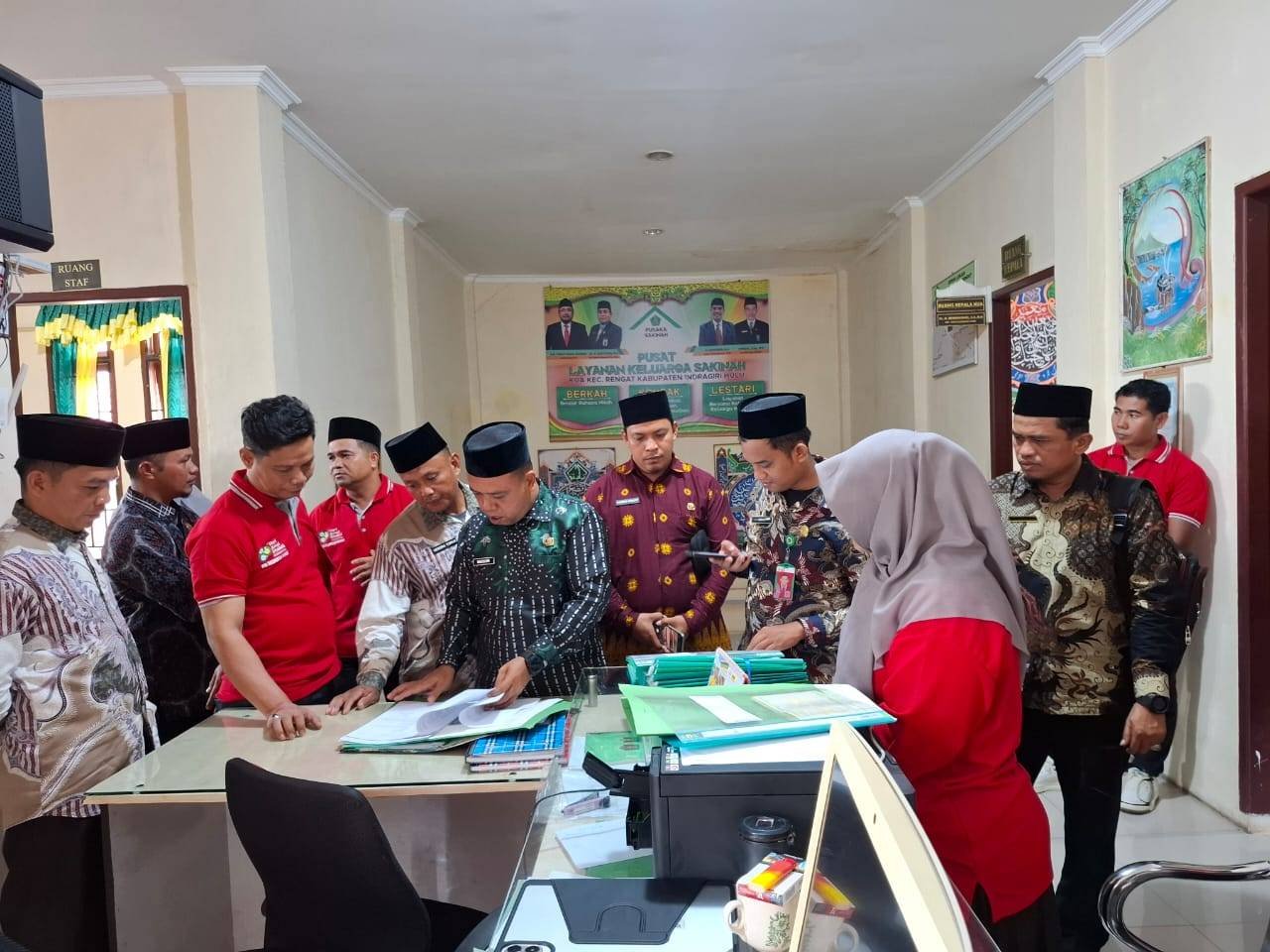"Digitalisasi dan Harmoni Pelayanan, KUA Kecamatan Siak Pelajari Sistem Administrasi KUA Rengat"