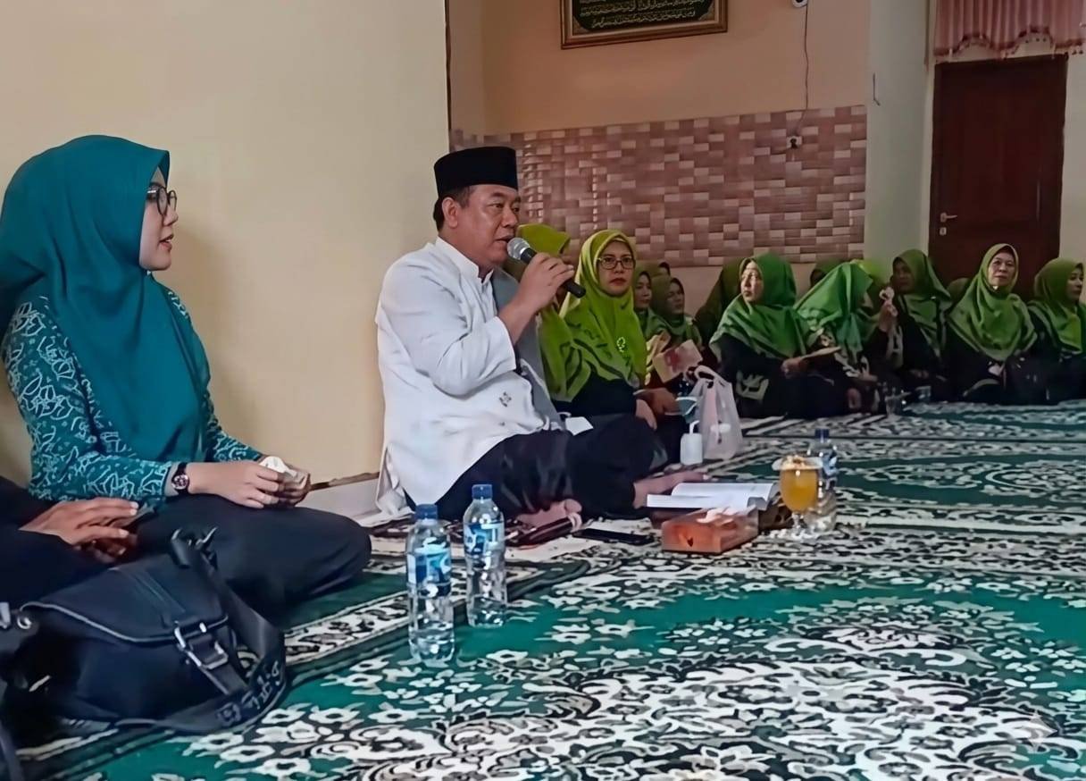Kepala KUA Hamparan Perak Hadiri Undangan Ceramah Muslimat NU, Perkuat Sinergi Kebersamaan