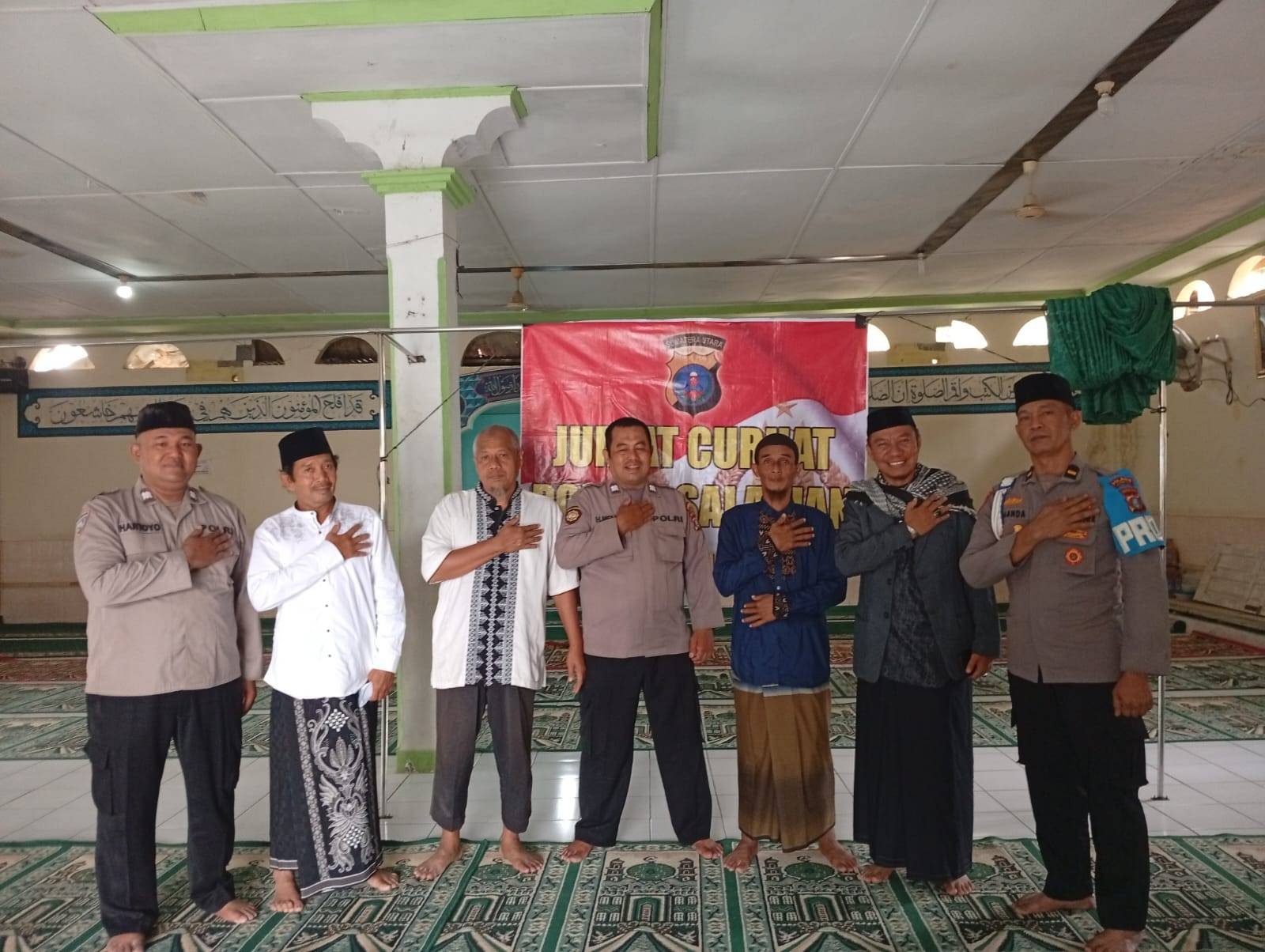 KUA Salapian Kolaborasi dengan Polsek Salapian dalam Giat Jumat Curhat